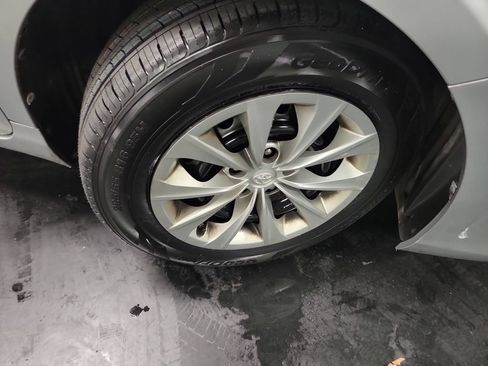 Used 2016 Toyota Camry LE FWD image 10