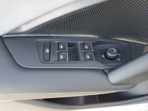 New 2026 Volkswagen Tiguan SE image 15