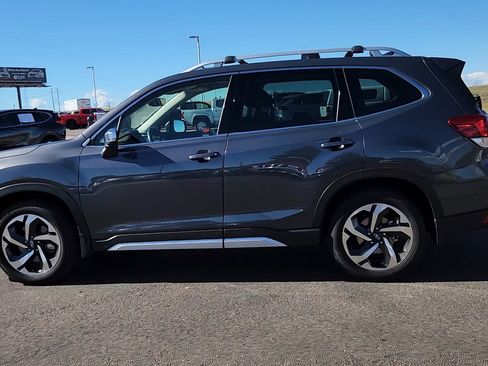 Used 2023 Subaru Forester Touring image 2