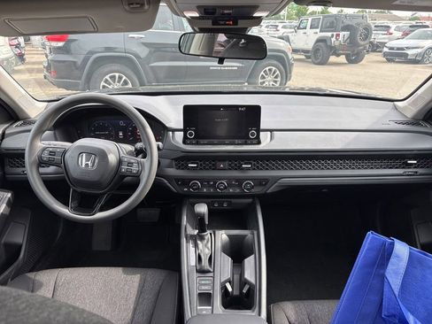 Used 2025 Honda Accord SE image 18