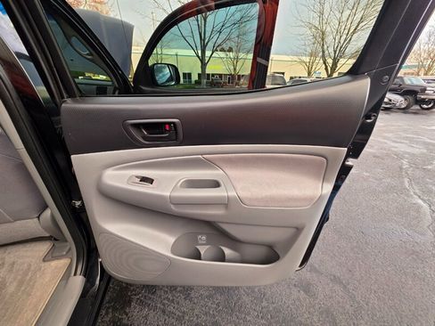 Used 2010 Toyota Tacoma 4x4 Double Cab image 40