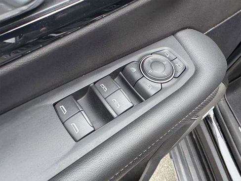 Used 2025 Chevrolet Suburban Premier image 16