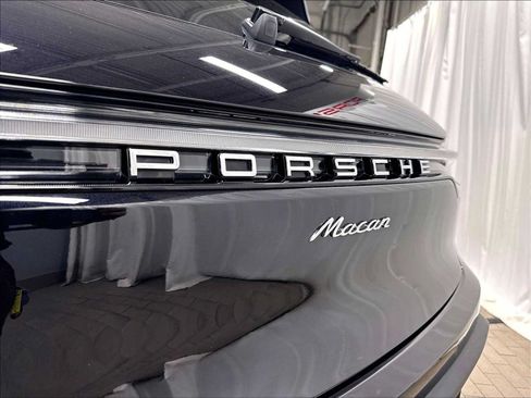 Used 2026 Porsche Macan AWD/4WD image 33