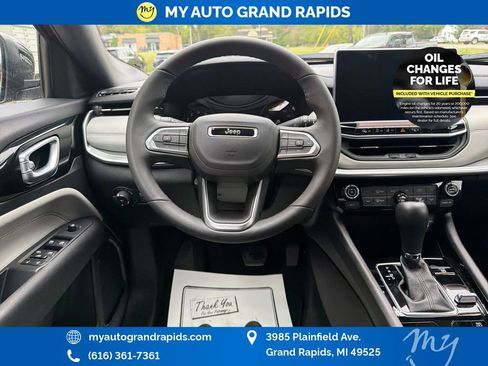 Used 2025 Jeep Compass Limited AWD/4WD image 13