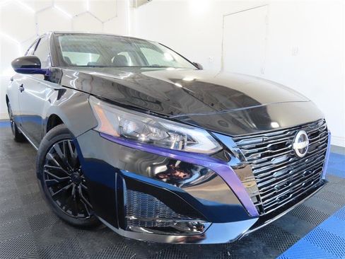 Used 2023 Nissan Altima 2.5 SV image 3