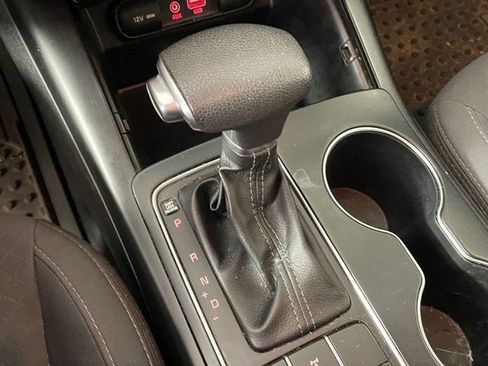 Used 2019 Kia Sorento LX image 9