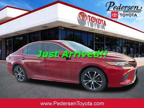 Used 2019 Toyota Camry SE image 1