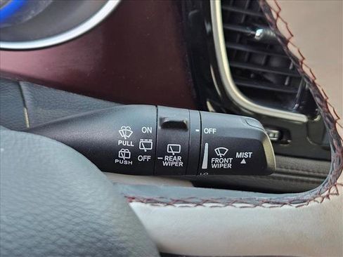 Used 2017 Chrysler Pacifica Limited image 17