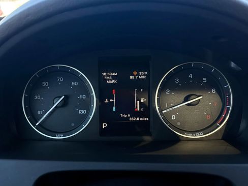 Used 2015 Land Rover LR2 image 37