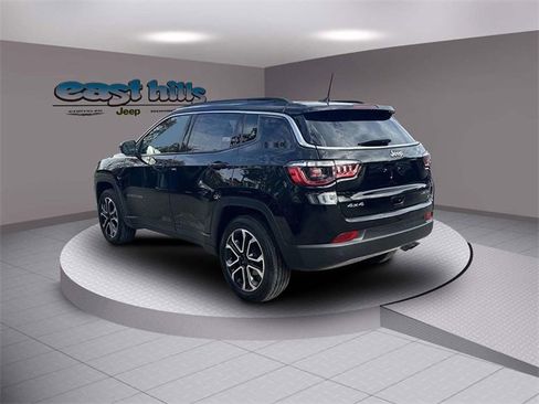 Certified 2022 Jeep Compass Limited image 5