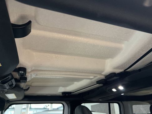 Used 2025 Jeep Wrangler Unlimited Sahara AWD/4WD image 21