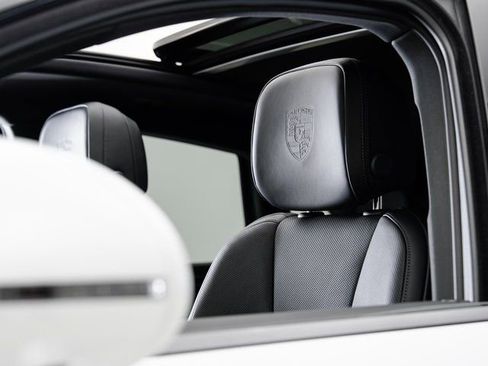 New 2025 Porsche Macan image 10