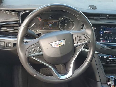 Used 2023 Cadillac XT6 Luxury image 12