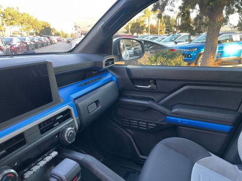 Used 2025 Toyota Tacoma TRD Off-Road image 31