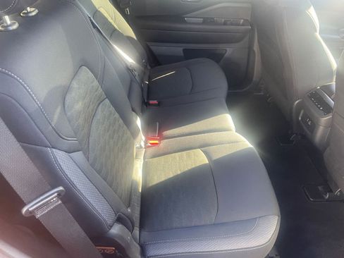 Used 2025 Nissan Pathfinder SV image 38