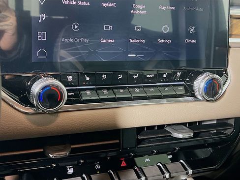 New 2026 GMC Canyon Denali image 13