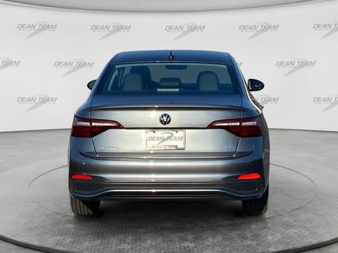 Used 2024 Volkswagen Jetta SE w/ Panoramic Sunroof Package FWD image 7