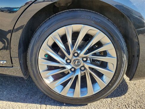 Used 2022 Lexus ES 300h Ultra Luxury w/ Accessory Package 2 image 10