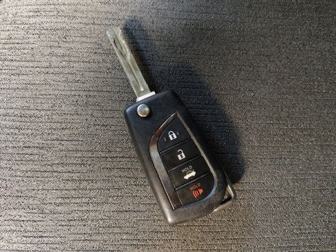 Used 2022 Toyota Camry LE image 32