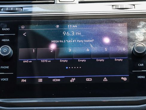 Certified 2022 Volkswagen Tiguan SE FWD image 15