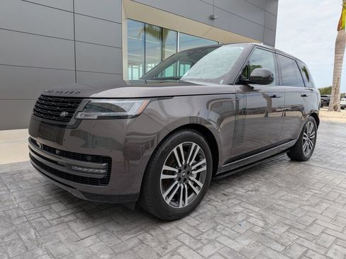 Certified 2025 Land Rover Range Rover SE AWD/4WD image 2
