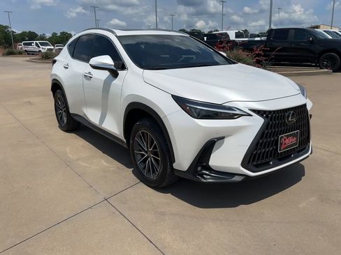 Used 2025 Lexus NX 250 FWD w/ Accessory Package (2T) image 3