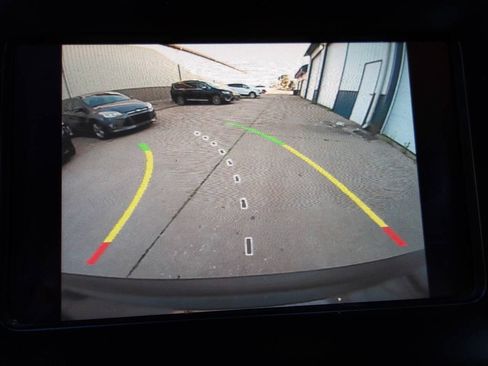 Used 2021 Jeep Cherokee Latitude Plus FWD image 16