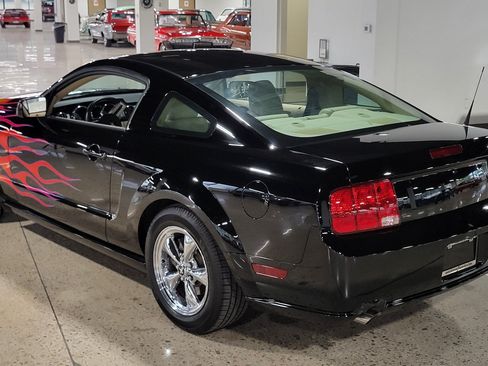 Used 2006 Ford Mustang GT RWD image 15