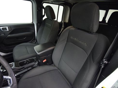 Used 2023 Jeep Gladiator Overland AWD/4WD image 19