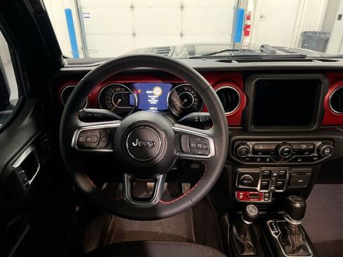 Used 2023 Jeep Wrangler Unlimited Rubicon AWD/4WD image 11