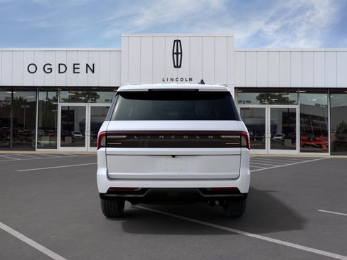 New 2027 Lincoln Navigator Reserve AWD/4WD image 7