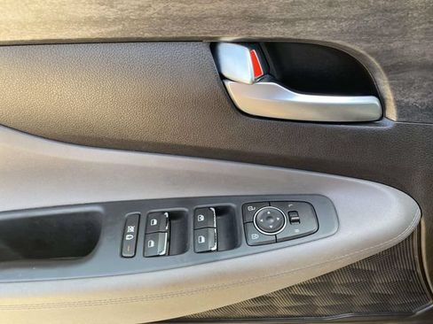 Used 2019 Hyundai Santa Fe SE FWD image 13