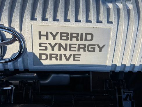 Used 2012 Toyota Prius Three image 32