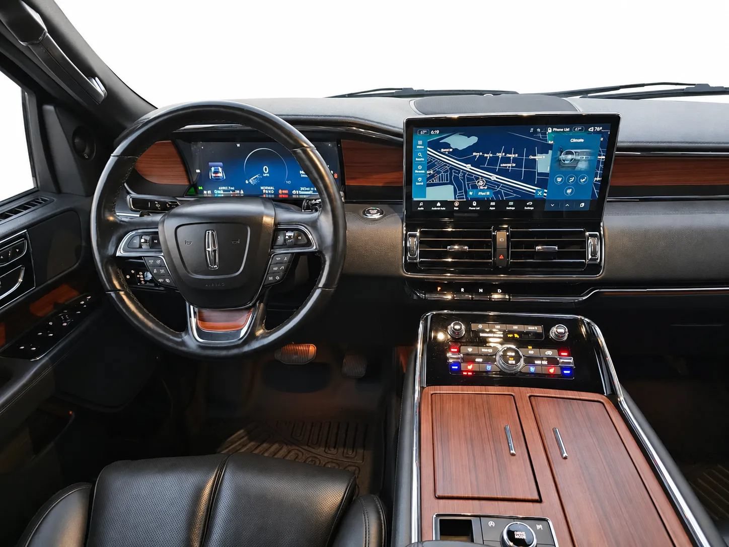 Used 2023 Lincoln Navigator 2WD image 9