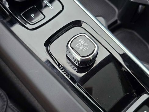 Certified 2025 Volvo XC60 B5 Plus AWD/4WD image 34