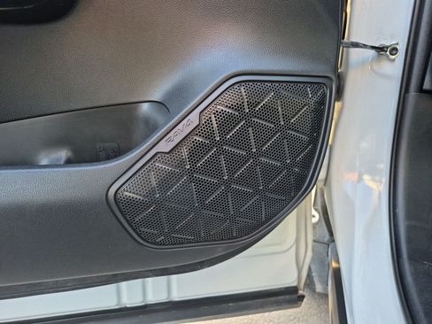 Used 2019 Toyota RAV4 LE w/ Carpet Mat Package AWD/4WD image 15