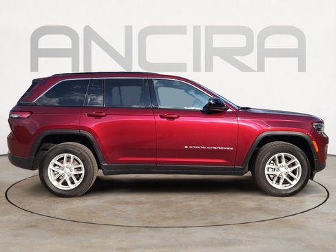 Certified 2024 Jeep Grand Cherokee Laredo X image 11