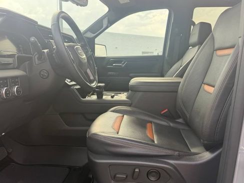 Used 2024 GMC Sierra 1500 AT4 w/ Technology Package AWD/4WD image 9