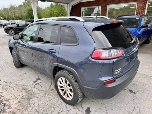 Used 2020 Jeep Cherokee Latitude AWD/4WD image 3