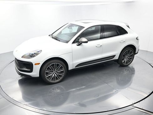 Used 2025 Porsche Macan image 33