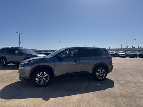 Certified 2021 Nissan Rogue SV image 10