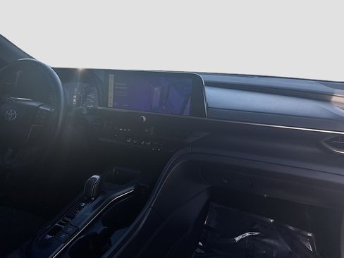 Used 2023 Toyota Crown XLE image 31