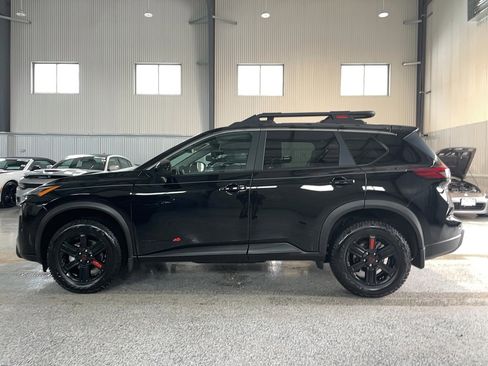 Used 2025 Nissan Rogue SV image 4