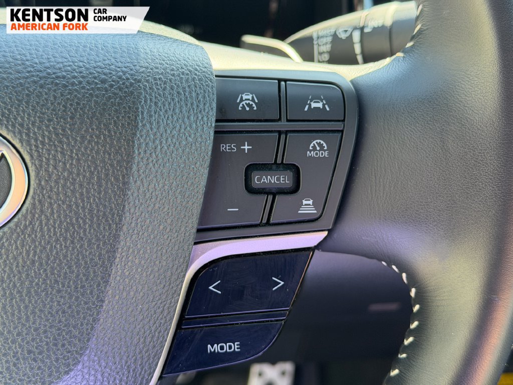 Used 2025 Toyota Camry SE FWD image 15
