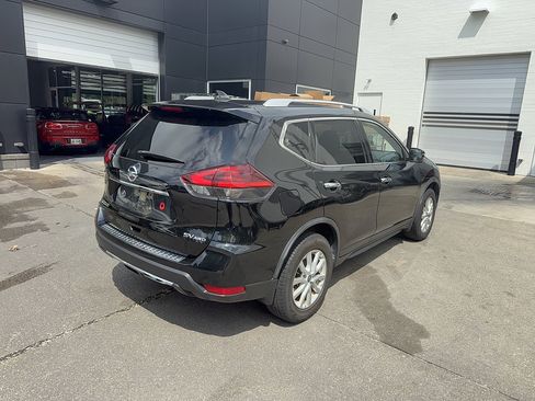 Used 2018 Nissan Rogue SV w/ Sun & Sound Touring Package AWD/4WD image 3