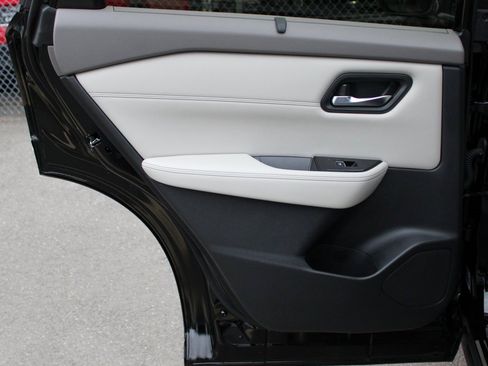 Certified 2025 Nissan Rogue SL w/ SL Premium Package image 17