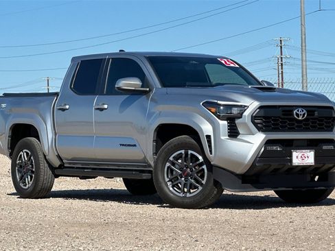 Used 2024 Toyota Tacoma TRD Off-Road image 2