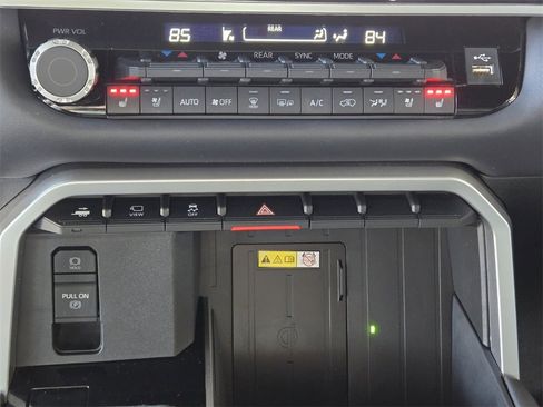 Used 2024 Toyota Sequoia Platinum image 29