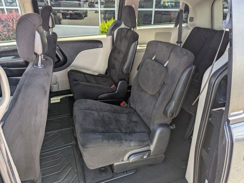 Used 2014 Dodge Grand Caravan SXT w/ Rear Park Assist Package FWD image 21