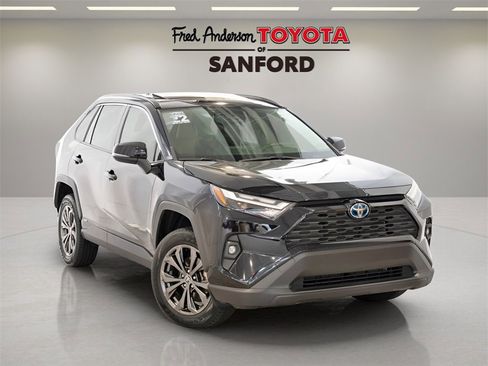 Used 2022 Toyota RAV4 XLE Premium image 1